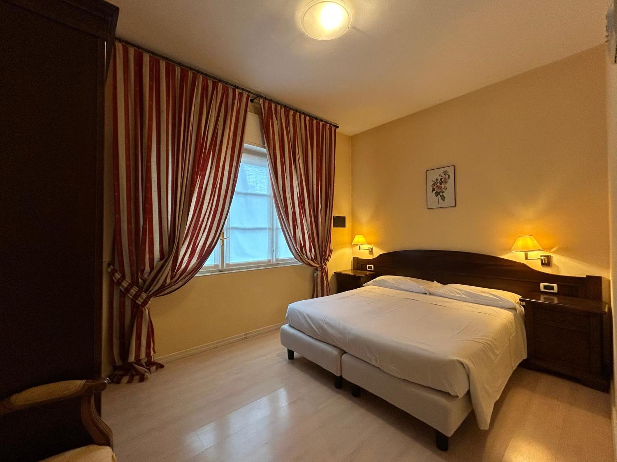 الشقق الفندقية كانيرو ريفييرافي  Residenza Dei Fiori المظهر الخارجي الصورة